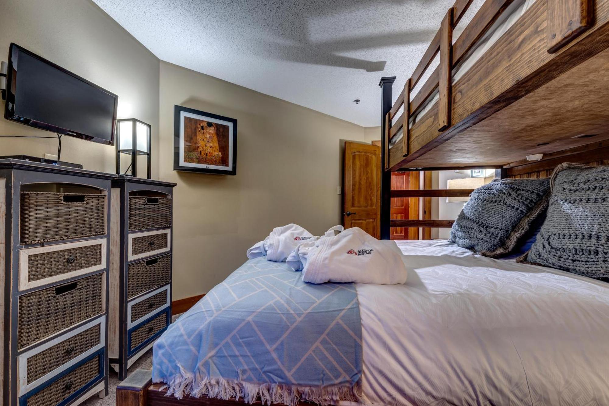Greystone 320 Ski-in Out * Whistler