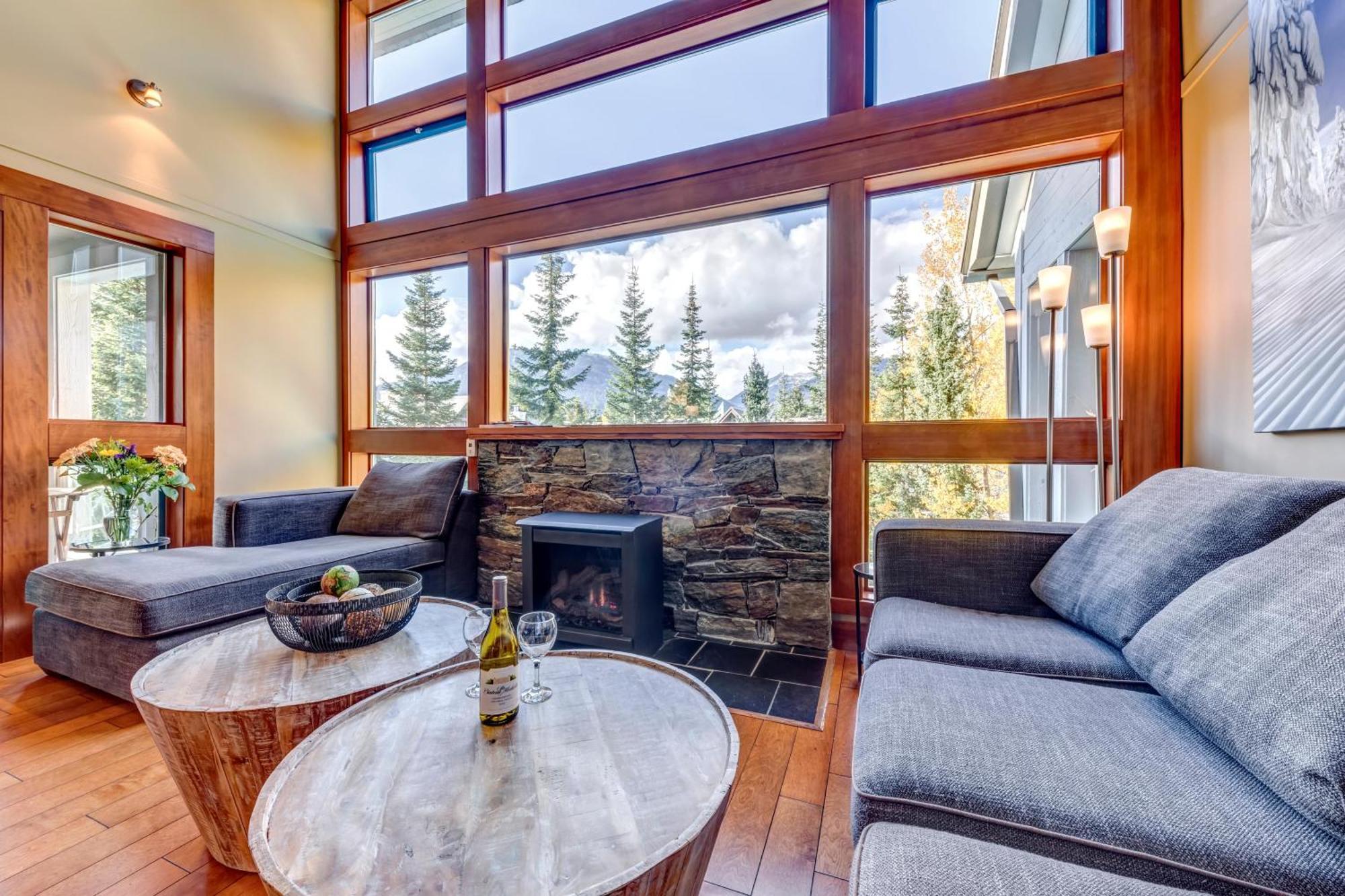 Greystone 320 Ski-in Out Whistler